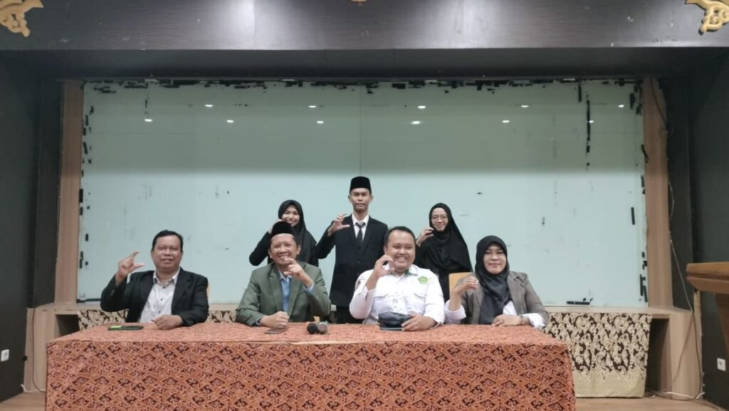 Foto Pembukaan Sidang Munaqosyah Bersama Bapak Dr. H. Saifuddin, M.Ag Dekan FITK 