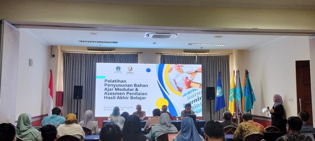 Pelatihan Modul dan Penyusunan Soal bekerja sama dengan Universitas Terbuka (UT)