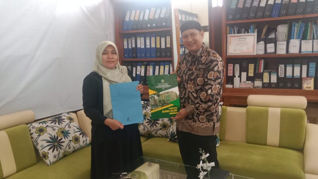 Dokumentasi Kegiatan PKS Ketua MGMP PAI SMK Kota Cirebon dan Ketua Jurusan PAI UIN Siber   Dr. Siti Maryam Munjiat, S.S., M.Pd.I.