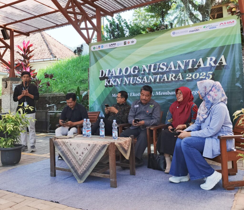 Dokumentasi Kegiatan Ayas Defiko Mahasiswa PAI Peserta KKN Nusantara Ikuti Dialog Lintas Agama di Yogyakarta