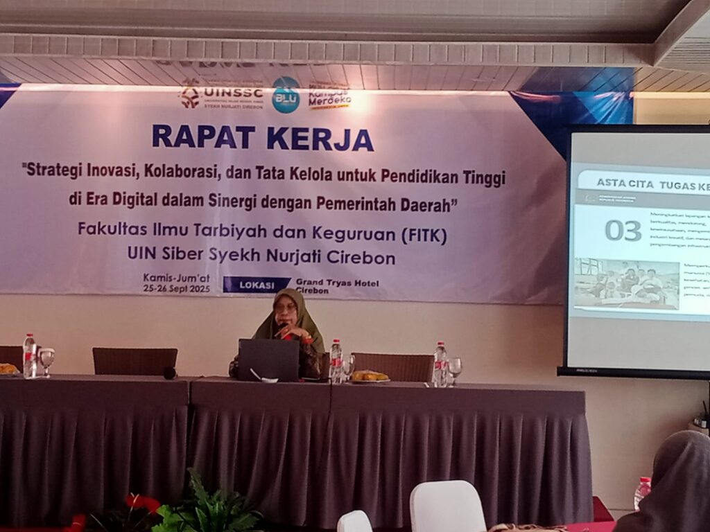 Foto Narasumber Internal, Dra. Hj. Ida Nor Qosim, M.Pd.I. Hj. Sedang Memaparkan Materi Renstra