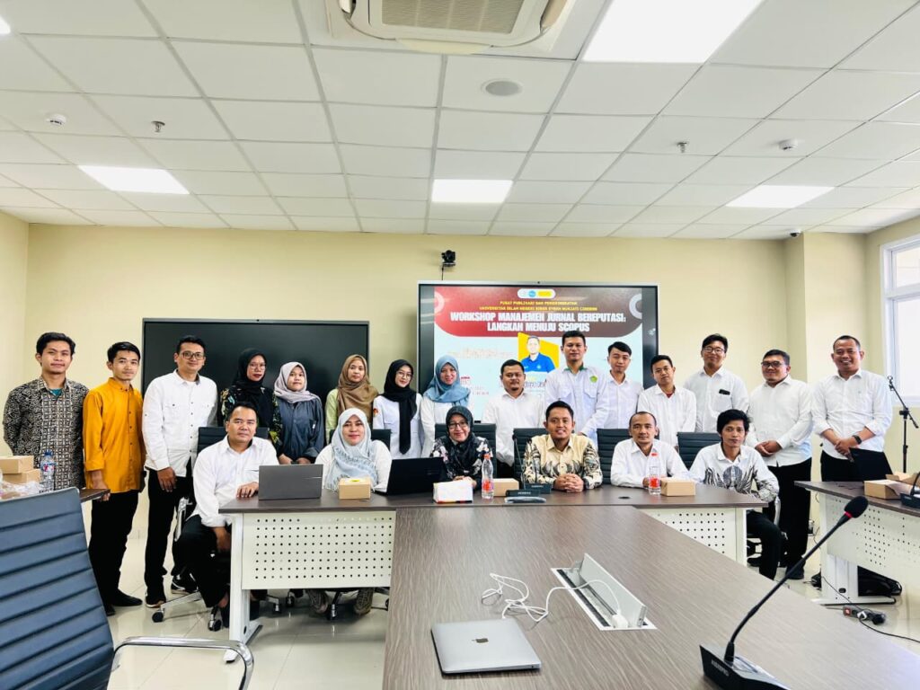 Foto bersama di akhir acara workshop tentang Strategi Tembus Scopus EIC Jurnal PAI 