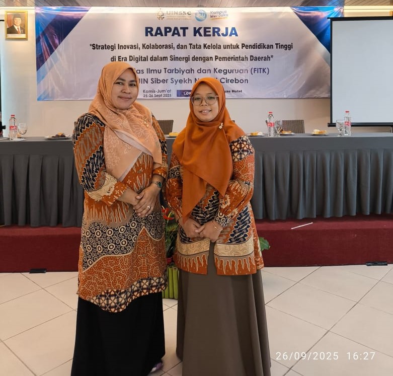 Foto Ketua Jurusan PAI, Dr. Siti Maryam Munjiat, SS, M.Pd.I dan Sekretaris Jurusan PAI, Zahrotus Saidah, MA.Pd.,