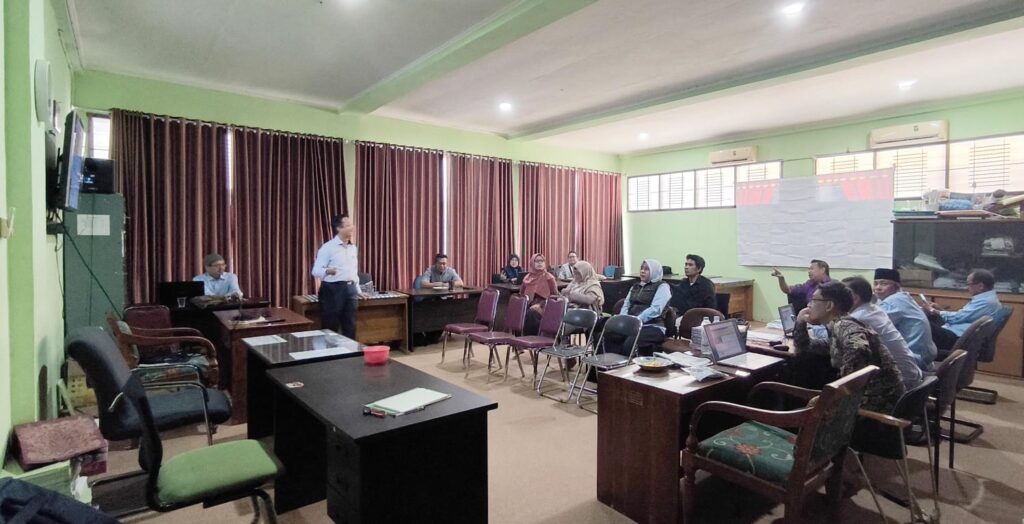 Foto Para Dosen PAI yang Menhadiri Rapat Penyusunan Rencana Pembelajaran Semester (RPS) Berbasis Outcome-Based Education (OBE).