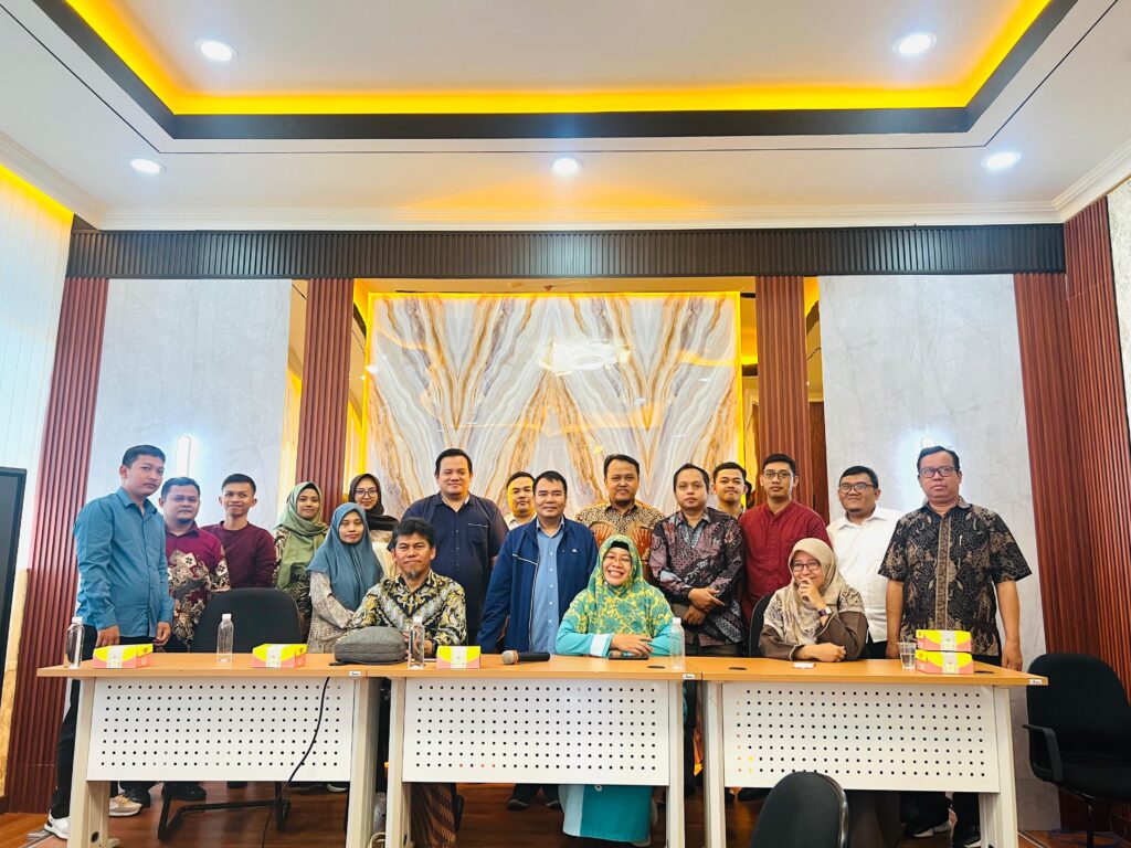 Foto bersama Narasumber Bapak Prof. Dr. Ir. Istadi, S.T., M.T dan para peserta Workshop 