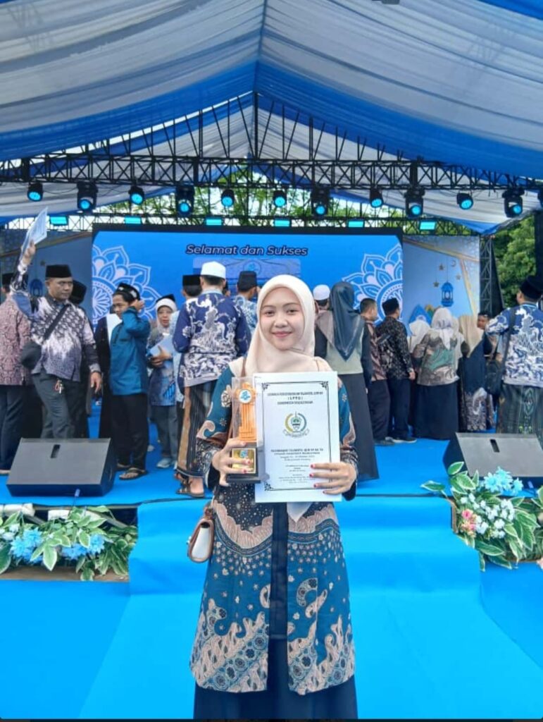 Foto Ayu Amiroh Lutfiyah Akbar Raih Juara 1 MHQ 30 Juz Tingkat Kabupaten Majalengka