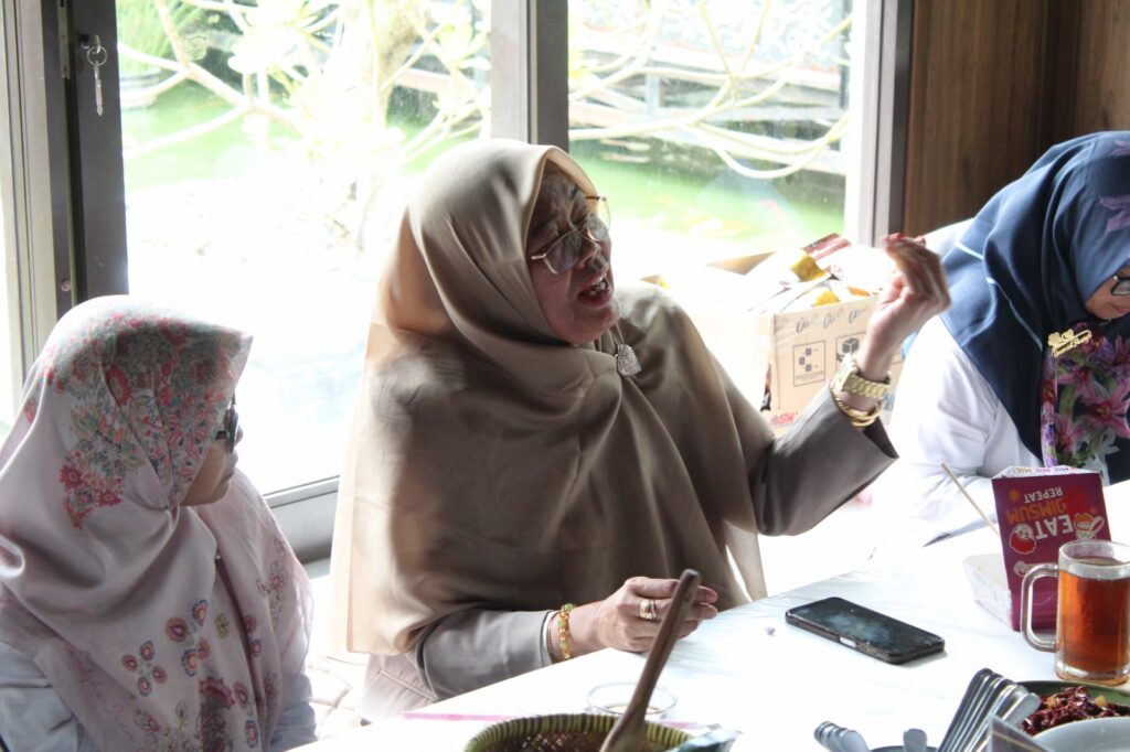 Dok. Ibu Dr.Hj. Nurlela, M.Ag Sebagai Penceramah dalam Acara Halal Bi Halal Jurusan PAI