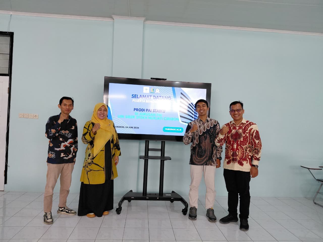 Foto bersama dengan dosen STAIKU Foto bersama dengan dosen STAIKU